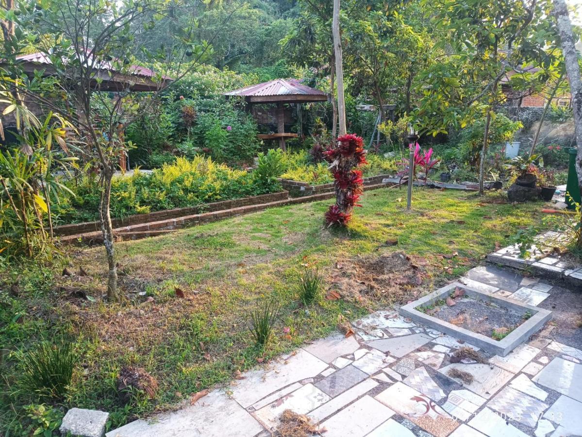 Gabelo Guest House Bukittinggi Εξωτερικό φωτογραφία